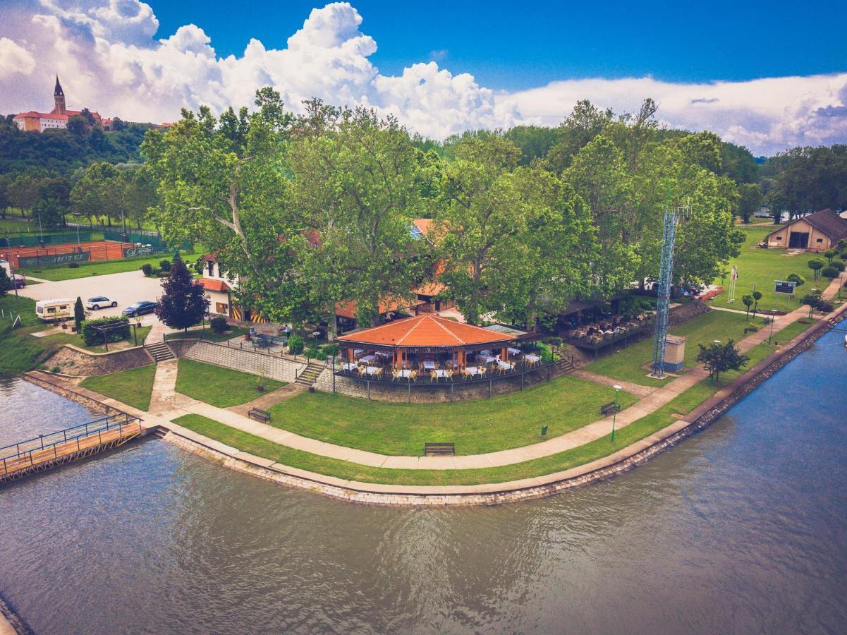 Hotel Dunav Ilok Exteriér fotografie